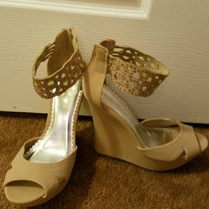 Cute Tan Wedges