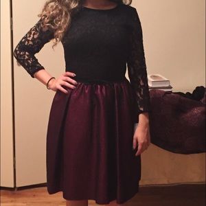 Gorgeous lace detailed dress, sparkly skirt 💖