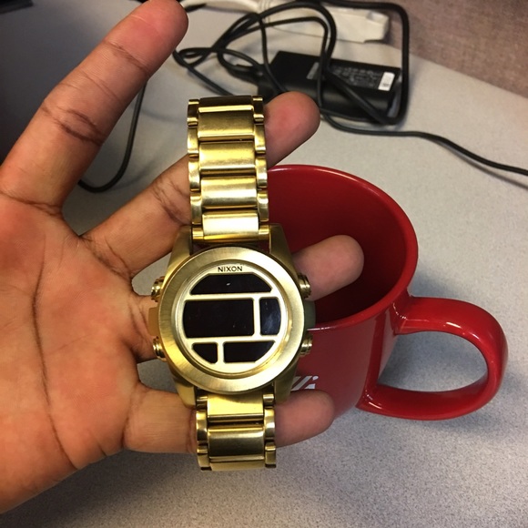 Gold Nixon Men's watch - Picture 4 of 4
