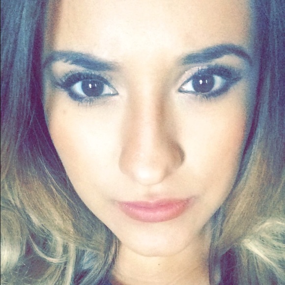 Meet your Posher, Ana