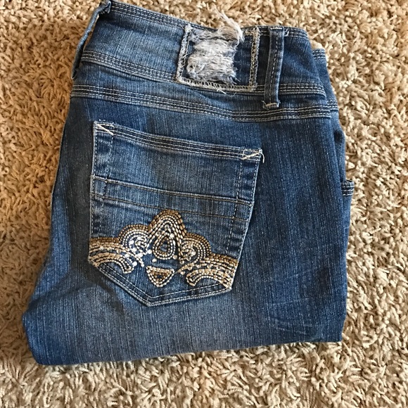 Almost Famous Distressed Cropped Jeans