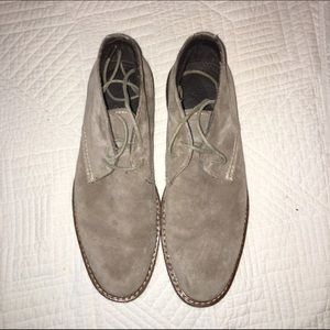 VINCE CAMUTO CHUKKA BOOTS SIZE 8.5