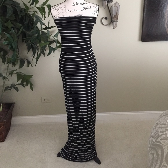 Dresses & Skirts - Maxi strapless dress