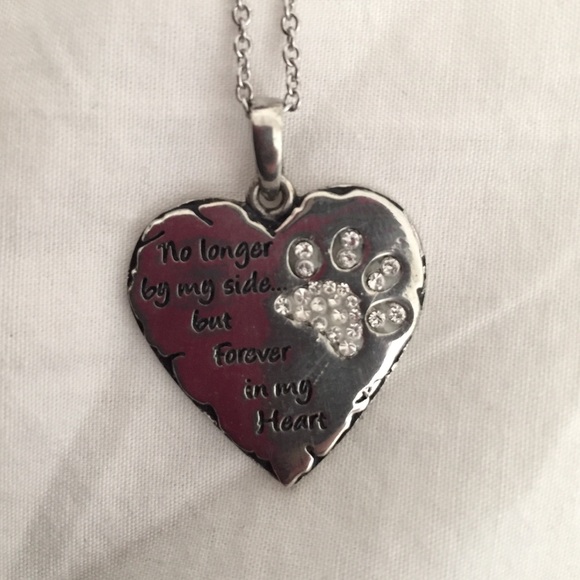 Necklace brand new, doesn't have tags never worn