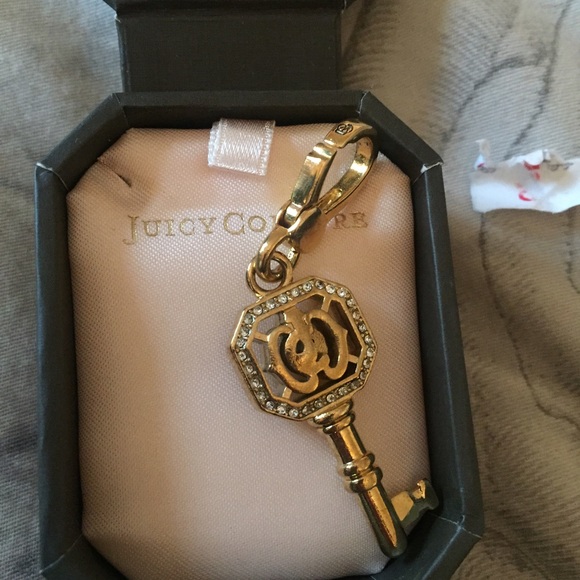 Juicy couture Key charm