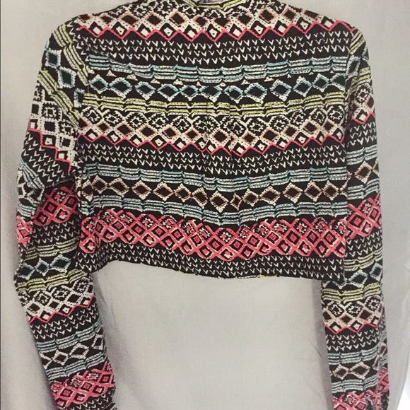 TRIBAL PRINT CROP BUTTON DOWN - Picture 3 of 4