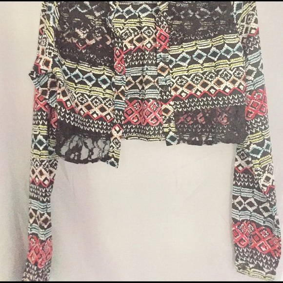 TRIBAL PRINT CROP BUTTON DOWN - Picture 4 of 4