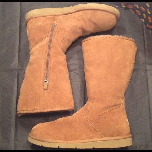autentic ugg really good condition color chestnut