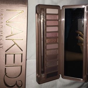 Naked 3 eyeshadow palette