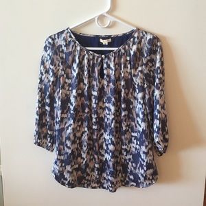 Adorable sassy blue print blouse