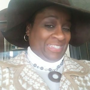 Meet your Posher, Della