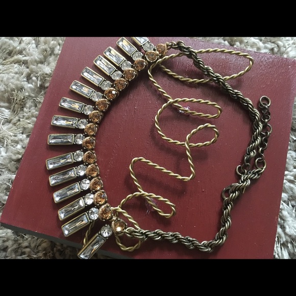 Beautiful Banana Republic statement necklace
