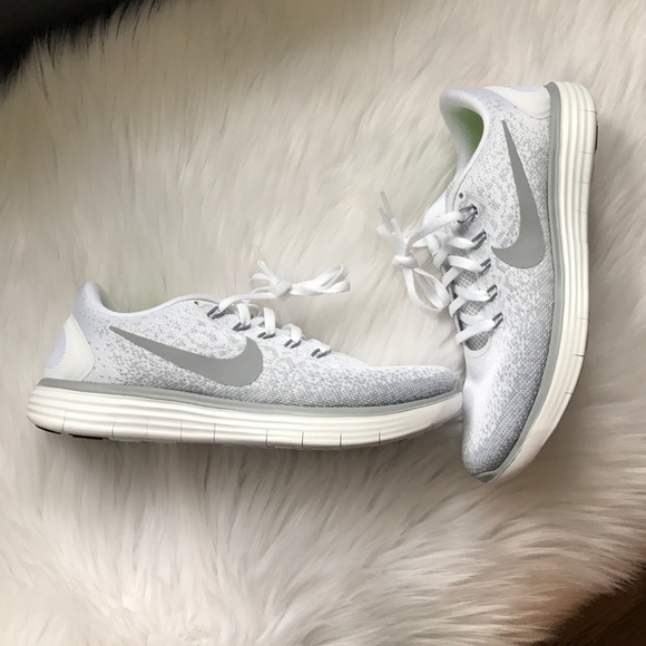 le scarpe nike libero distanza scarpe poshmark le scarpe nike libero distanza scarpe poshmark