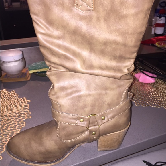 Adorable boots maybe worn once or not at all!! - Picture 1 of 2