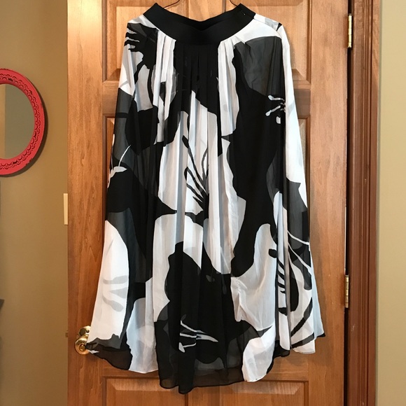 White House Black Market skirt