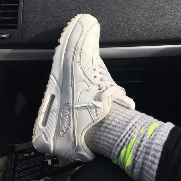 White Nike air Max