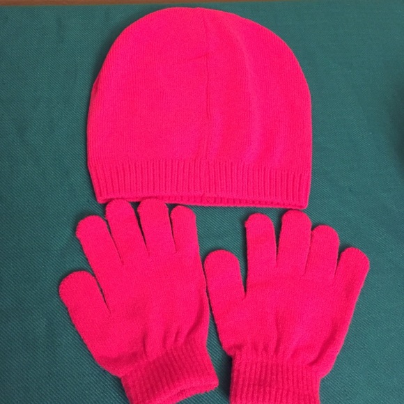 Toby & Me Girl's Hat, Scarf, & Gloves Set - Picture 4 of 4