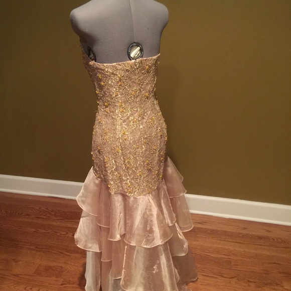 La Femme gold beaded lace dress size 4 - Picture 3 of 4