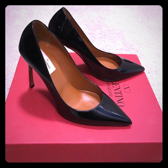 NWOT 100% authentic Valentino patent leather pumps