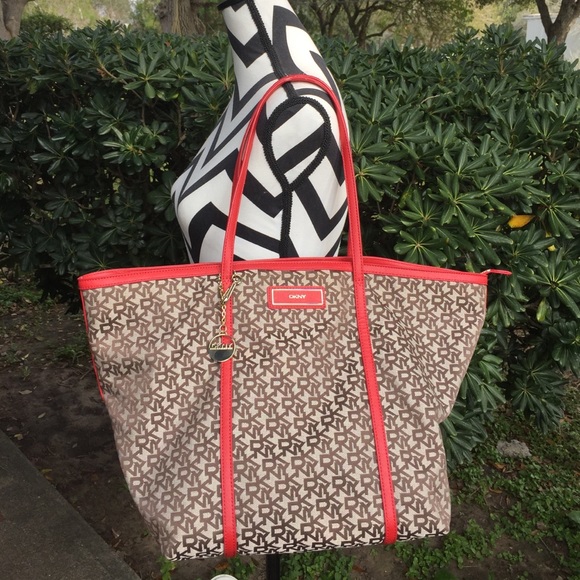 LARGE DKNY HANDBAG