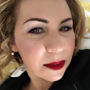 Meet your Posher, Iris