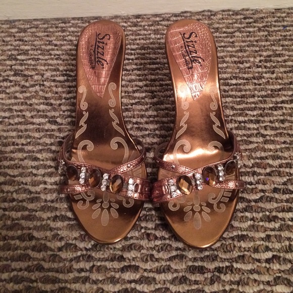 Sizzle by Colorifics Bronze Prom Pageant Shoes 7.5 - Picture 2 of 4