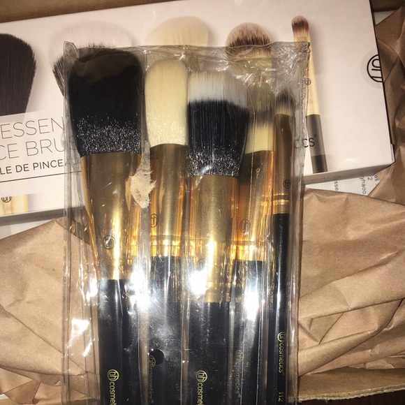 BH Cosmetics Face Essential 5 Piece Brush Set - Picture 2 of 4