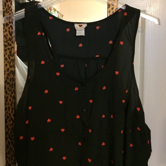Adorable Black and Red Heart Print Top