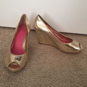Lilly Pulitzer Gold Resort Chic Wedges 👠