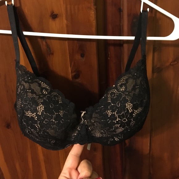 Black lace VS bra