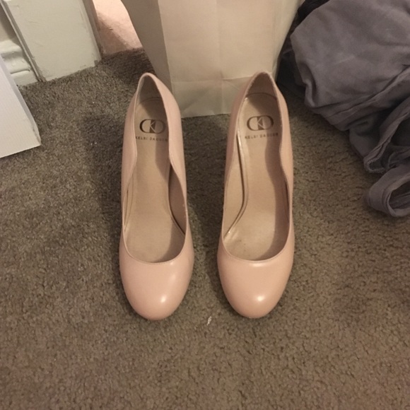 Nude kelsi dagger pumps