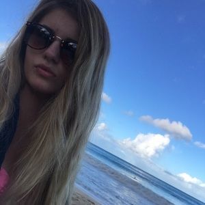 Meet your Posher, Hayley