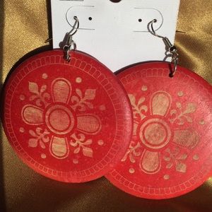 🎉fun painted earrings 🎁