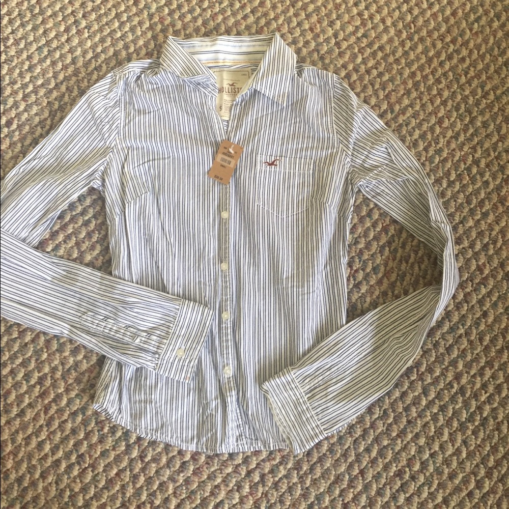 ✨HP✨ Hollister White/Navy Button Up Size XS- NWT