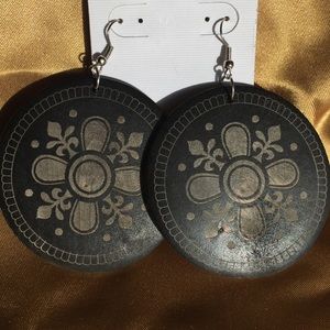 🎉Fun painted earrings 🎁