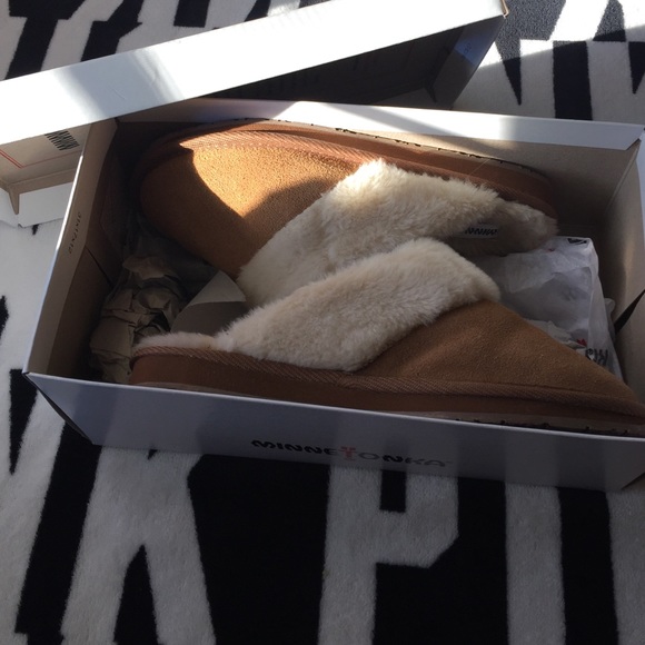 Minnietonka Slippers