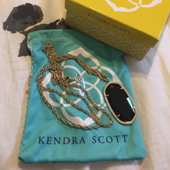Black Kendra Scott necklace