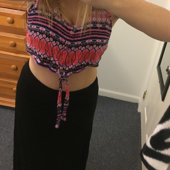 Beautiful colorful crop top - Picture 3 of 4