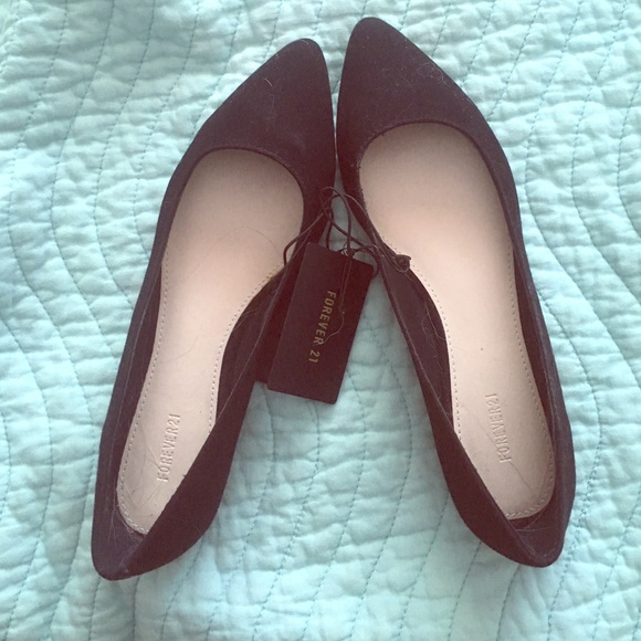 Pointed Black Flats NWT