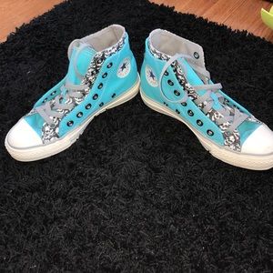Converse Size 5 blue/skulls sneakers