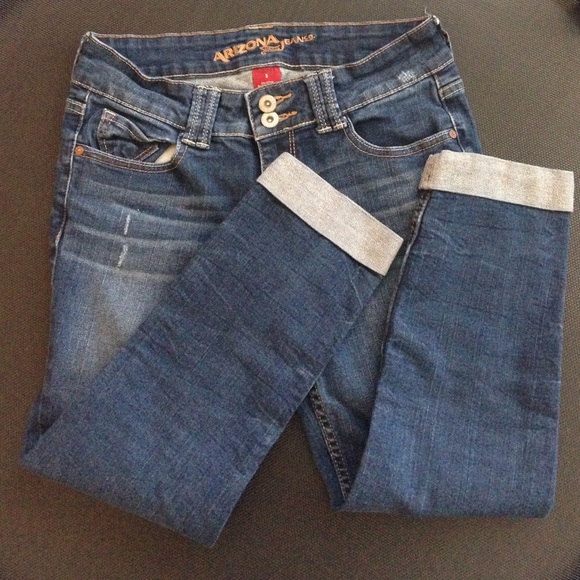 🚨SALE 🚨Distressed Capris👖