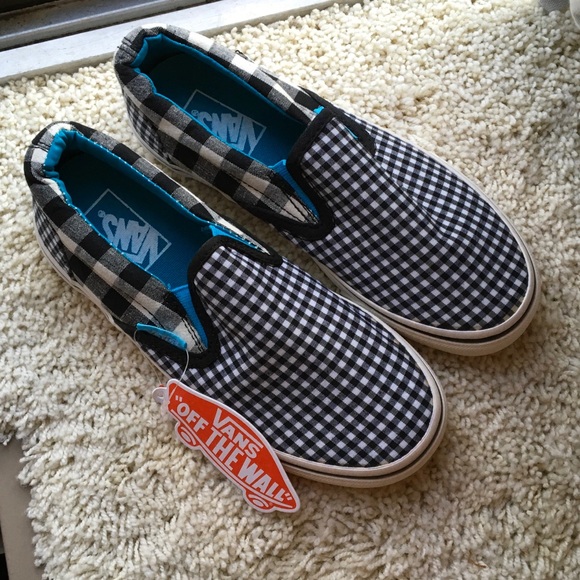 Checkered vans women's 6 men's 4