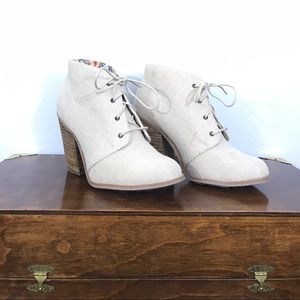 (NWOT!) Cute Booties With Chunky Heel
