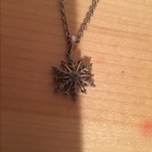 ❄️❄️B1G1 50% Off❄️❄️Snowflake necklace
