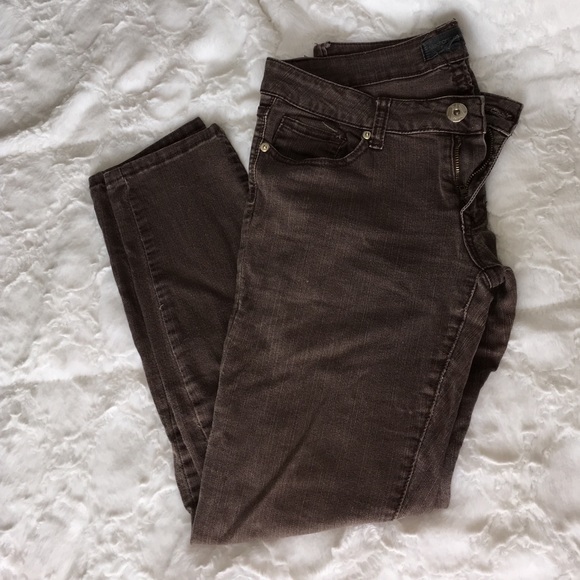 Distressed Maroon washed cropped denim