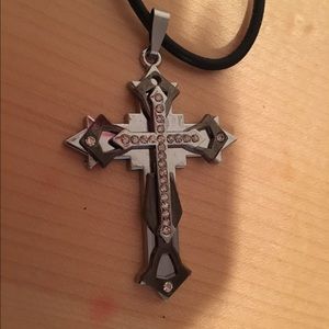 🖤🖤B1G1 50% off🖤🖤Males cross necklace