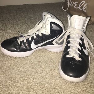 Nike Women's Hyperdunk basketball sneaker