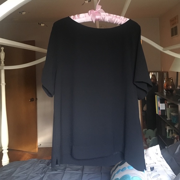 Black flowing top - Picture 1 of 4