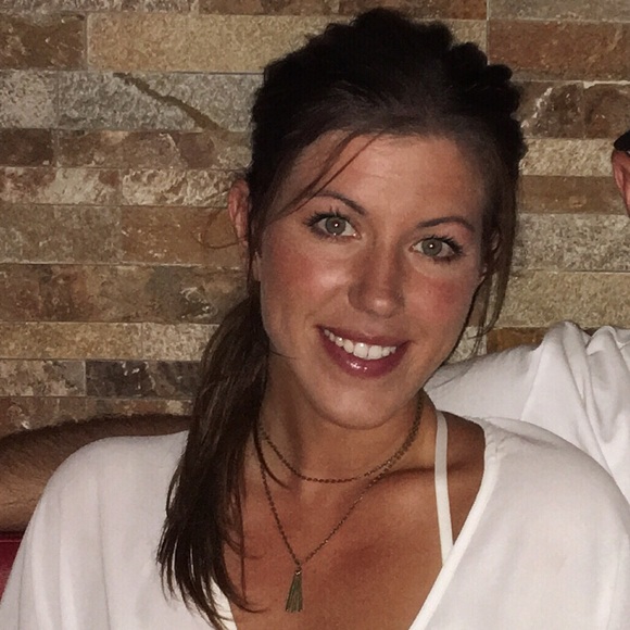 Meet your Posher, Caroline - Picture 2 of 2