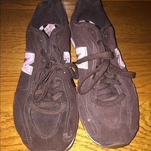 New balance tennis shoes